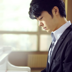 王秋儿蕾丝三角裤跳钢管舞
